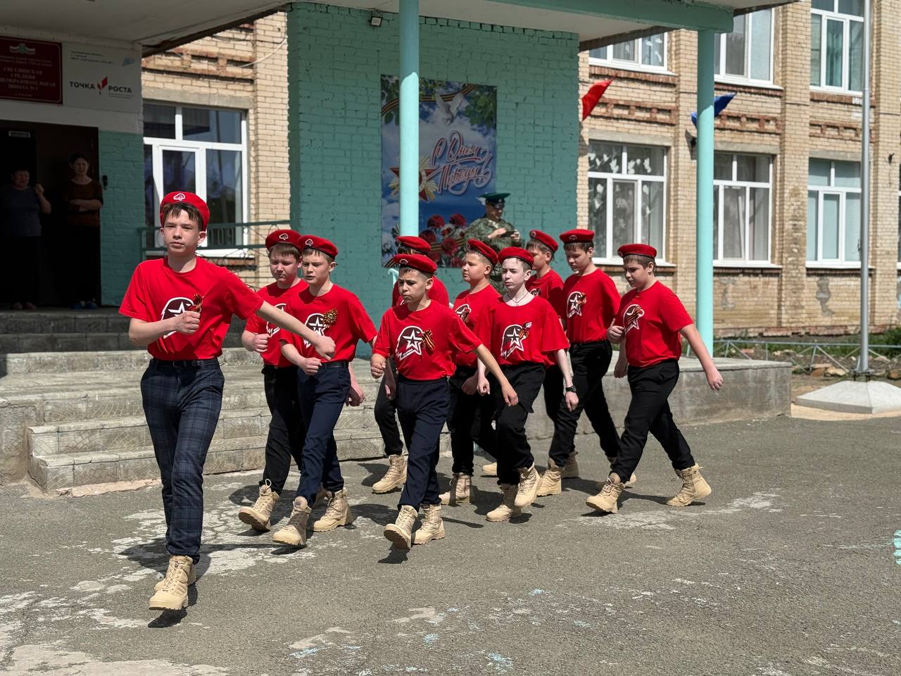 Смотр строя и песни.